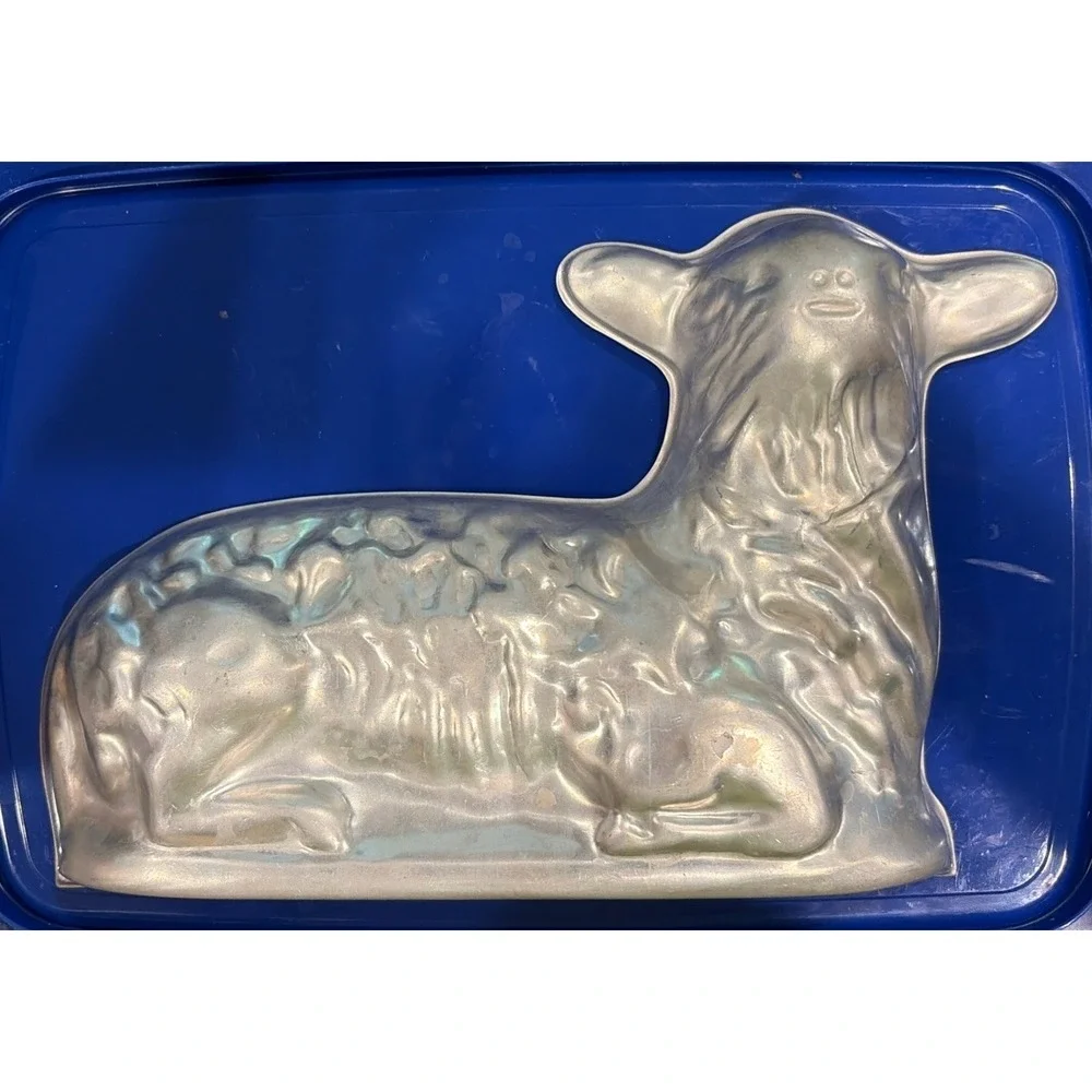 Vintage 3D Aluminum Lamb/Sheep Cake Mold  10.5